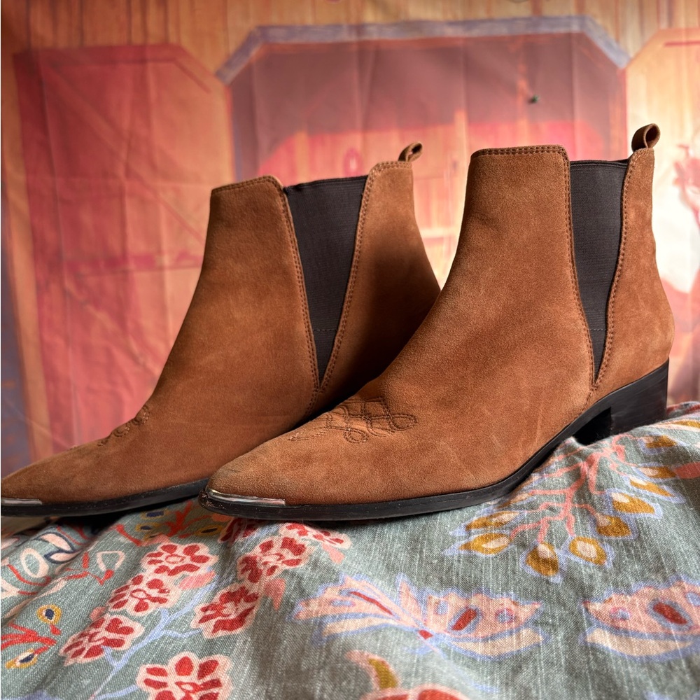 🤎 Marc Fisher LTD Suede Western Chelsea Booties – Size 10M
